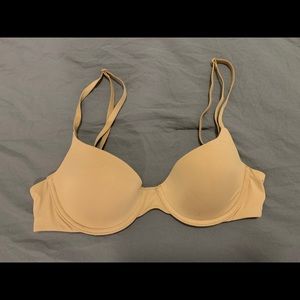 Nude bra Victoria Secret NWOT